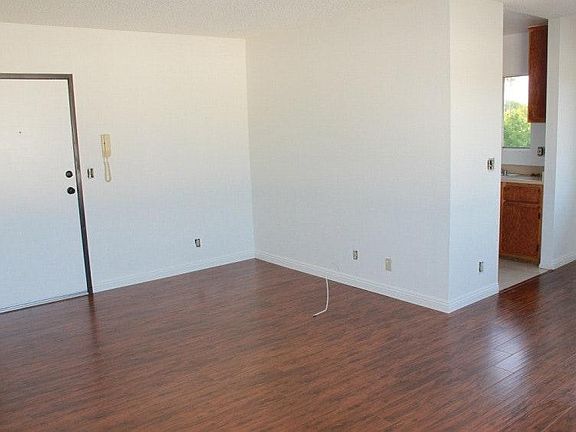 5th image of 10836 Victory Blvd APT 10
