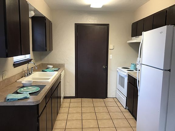 3rd image of 9512 S Shartel Ave