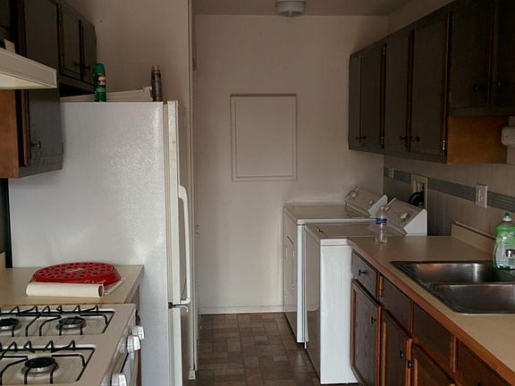3rd image of 1340 Kingsbury Dr