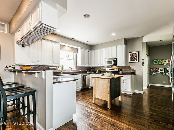 5th image of 3615 N Ashland Ave #Penthouse