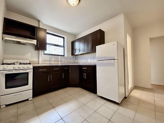 4th image of 401 E 68th St #5E1