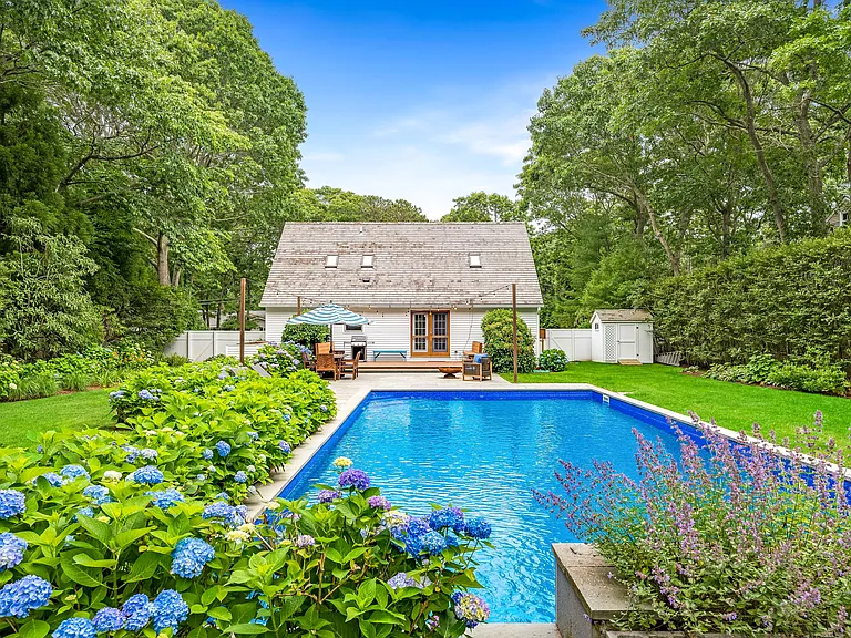 97 Wainscott Northwest Rd — Photo 12