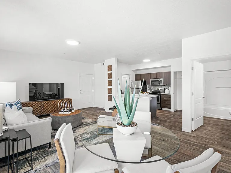 Wilshire Place — Photo 25
