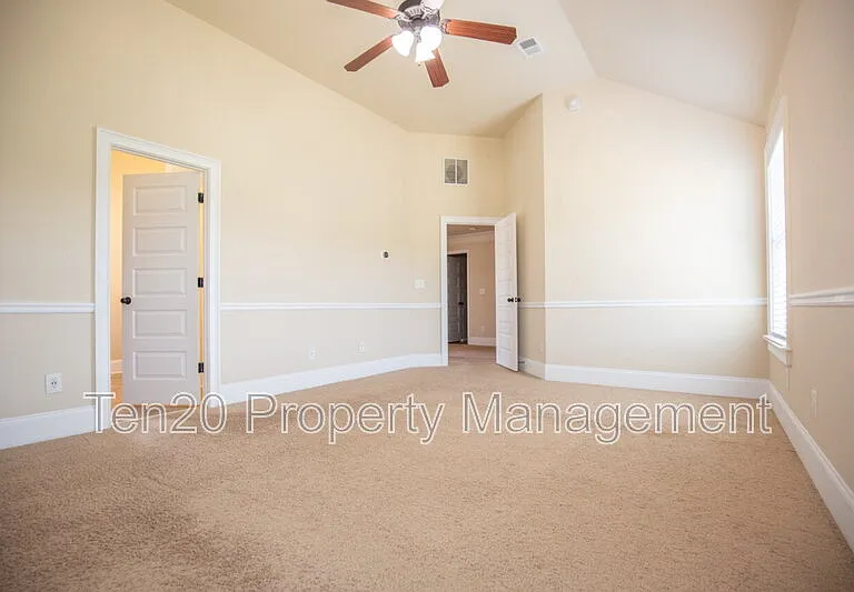 24 Sword St — Photo 18