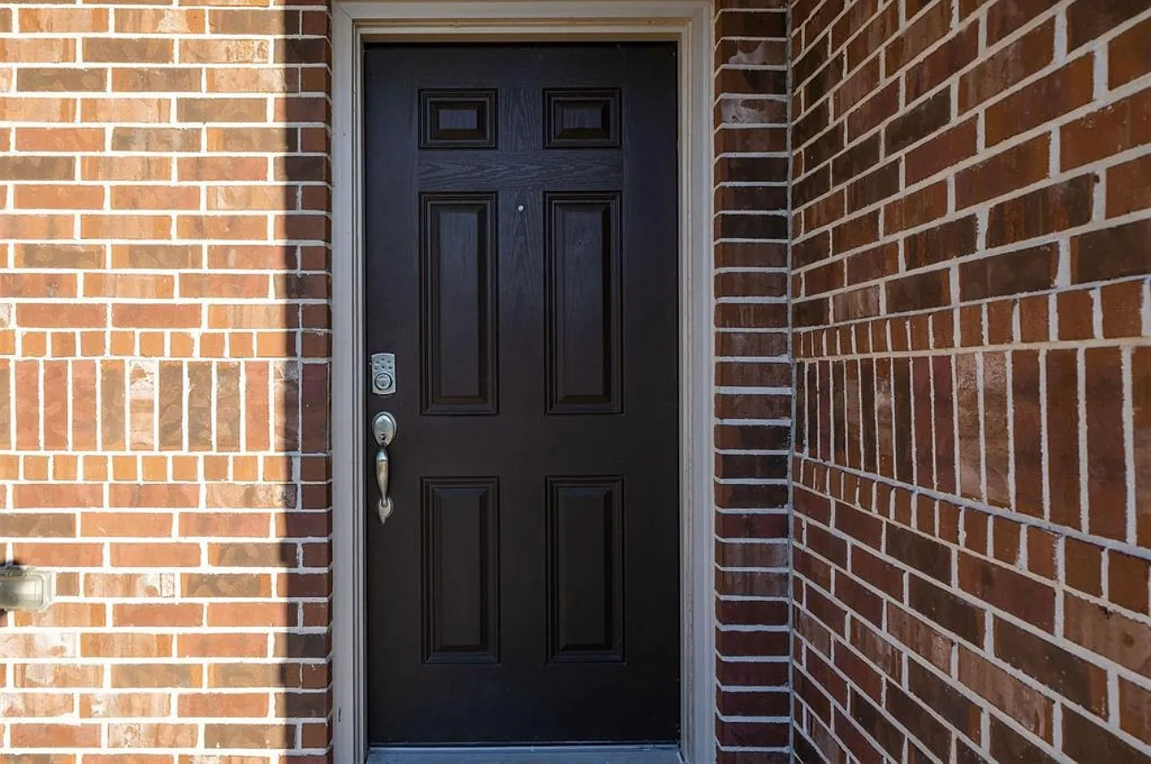 4 bed, 2.5 bath, 2000 sqft, $2,500 — Photo 3