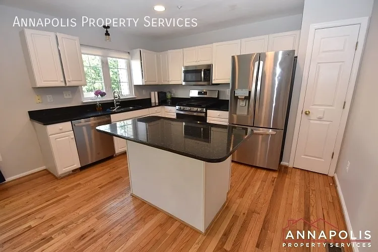 619 puritan court — Photo 2