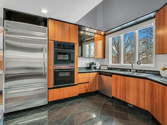 4th image of 933 Central Ave #6