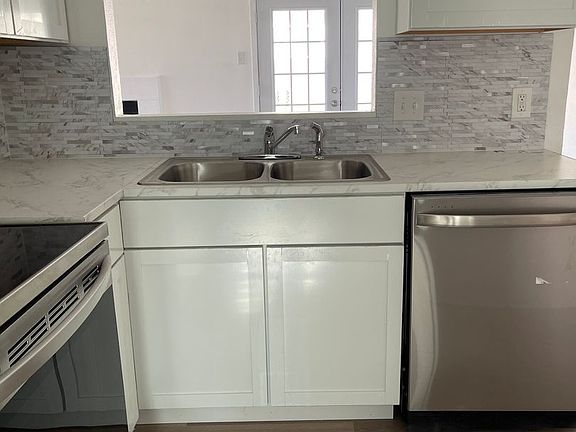 4th image of 2108 Dickens Dr
