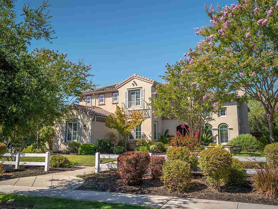 1st image of 570 Sycamore Creek Way