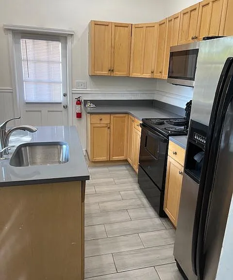511 E Hall St — Photo 5
