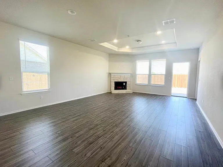 1009 Briarbush Ct — Photo 6
