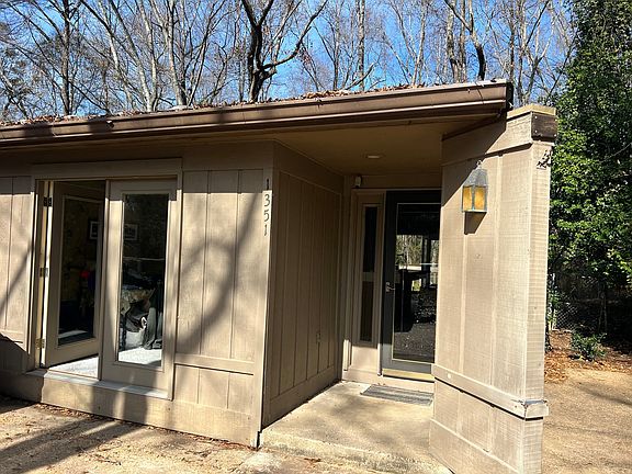 4th image of 1351-1353 Hampton Dr #1351