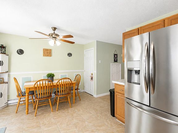 5th image of 1035 S. Mammoth Road #3