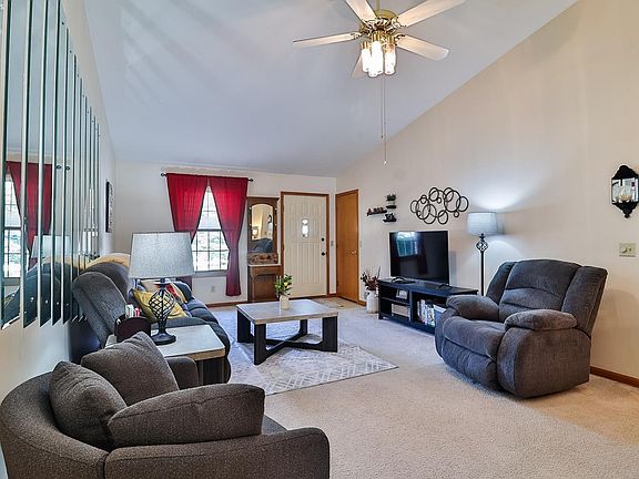 5th image of 3853 Cambridge Pl