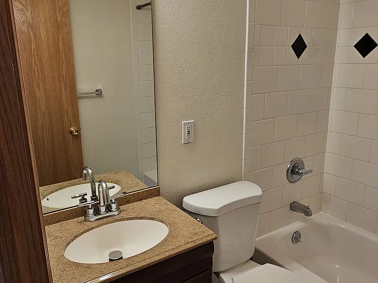 1433 S 6th Ave #2 — Photo 4