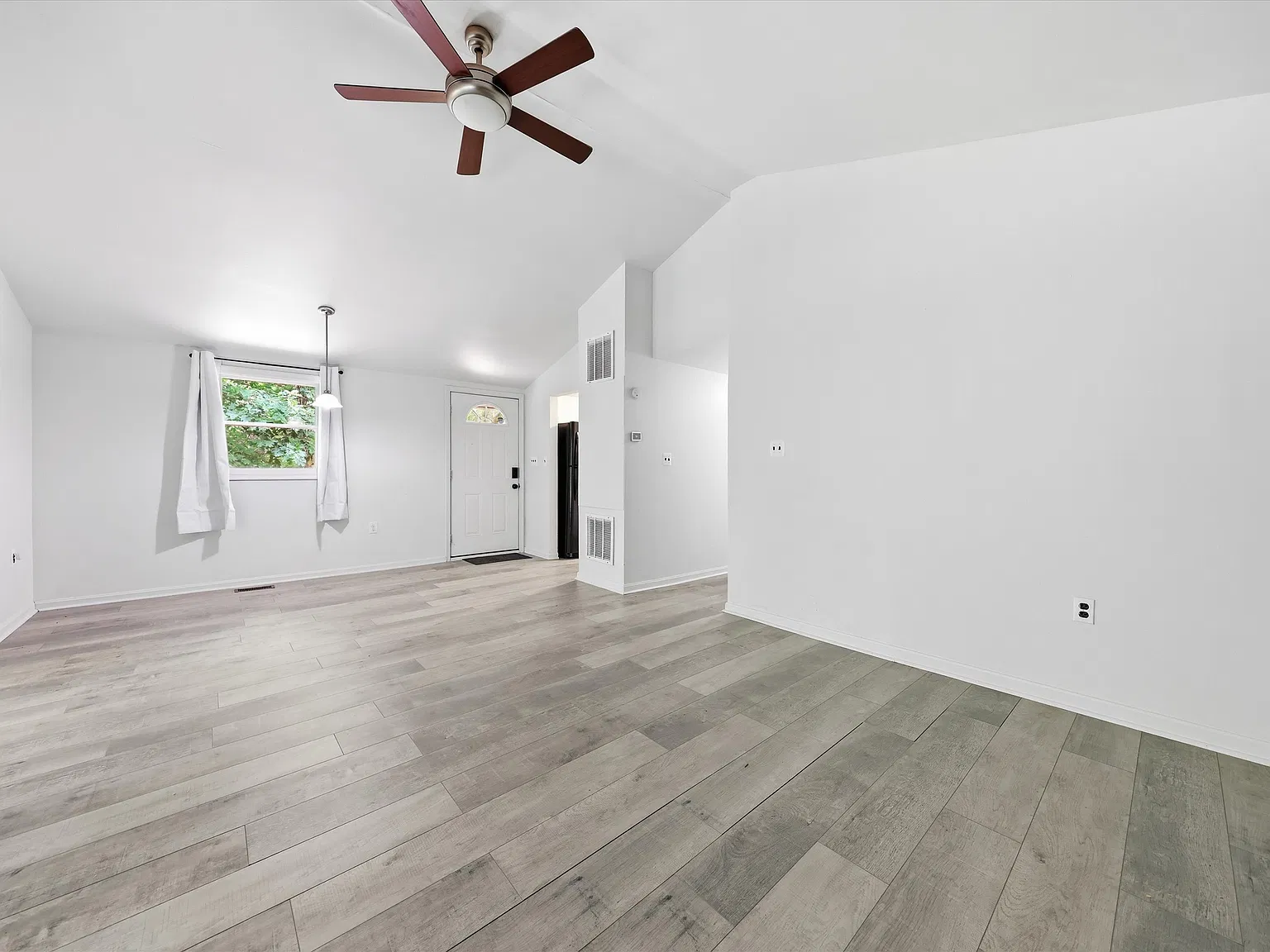 2 bed, 864 sqft, $1,750 — Photo 4