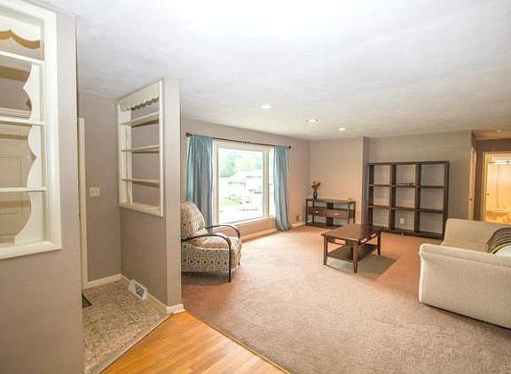 3rd image of 1444 Park Ln