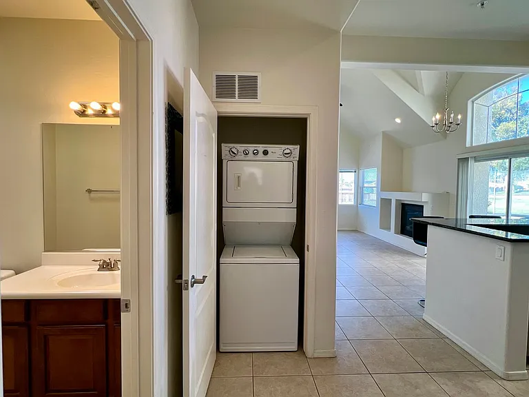 420 Acoma Blvd S #12 — Photo 8