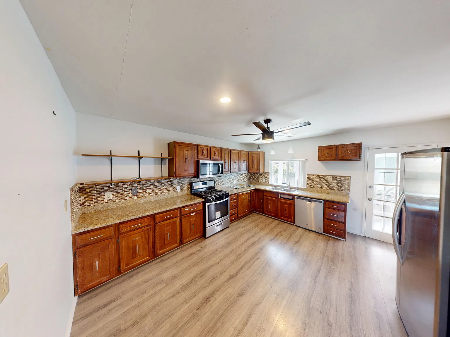 6 bed, 1618 sqft, $7,500 — Photo 3