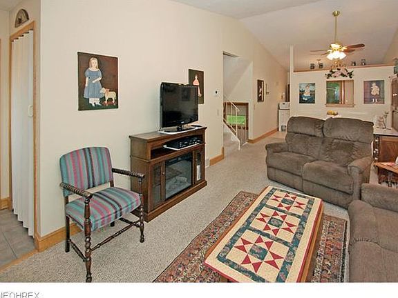 4th image of 8834 Holly Ln #47