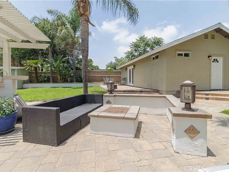 10249 Jurupa Rd — Photo 17