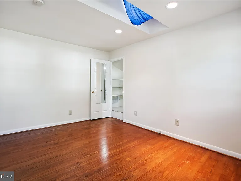 8509 Cyrus Pl — Photo 18
