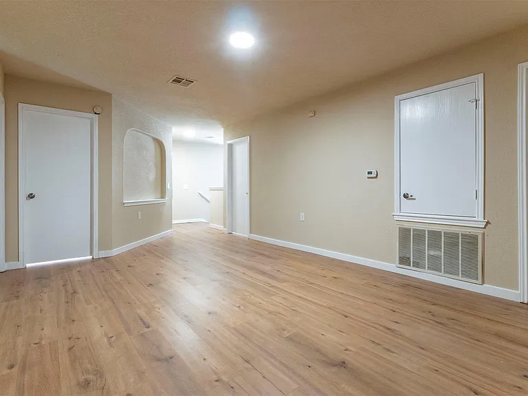 7106 Thannas Way — Photo 18