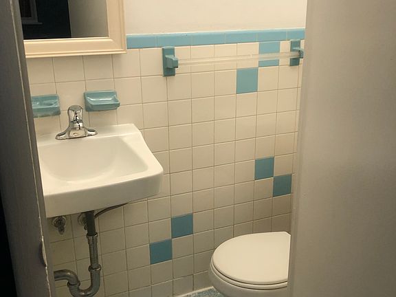 5th image of 4409 Carpenter Ave APT 2