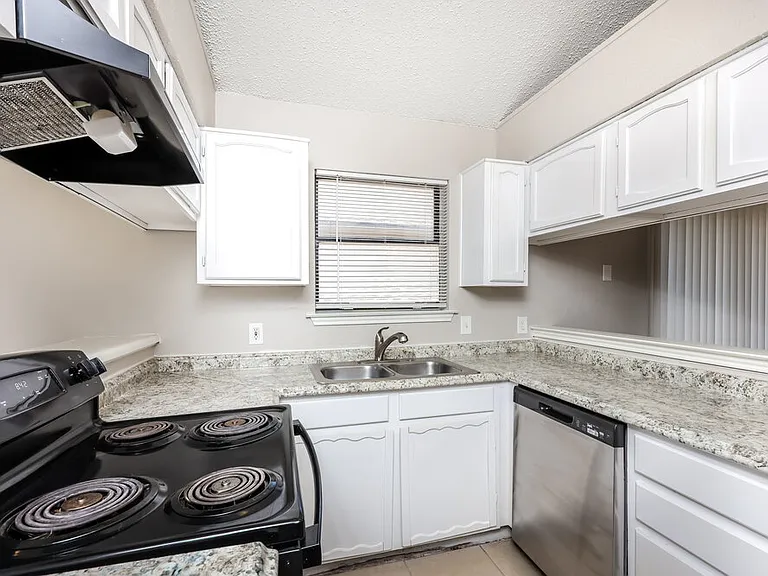1416 Horncastle St — Photo 8