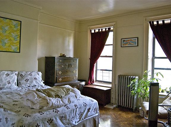 3rd image of 985 Bergen St #3