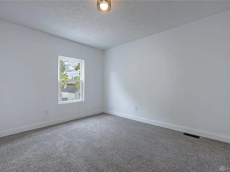 321 Deeds Ave #319 — Photo 8