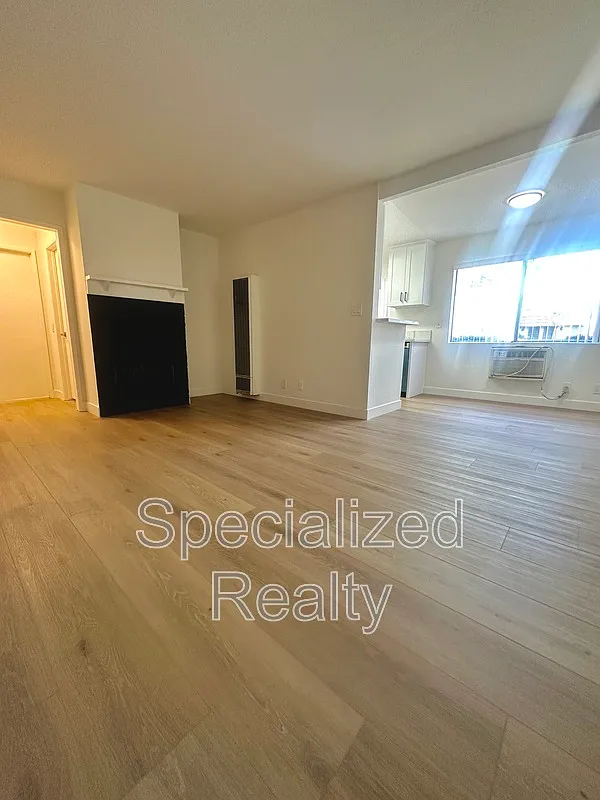 14718 Sylvan St. — Photo 1