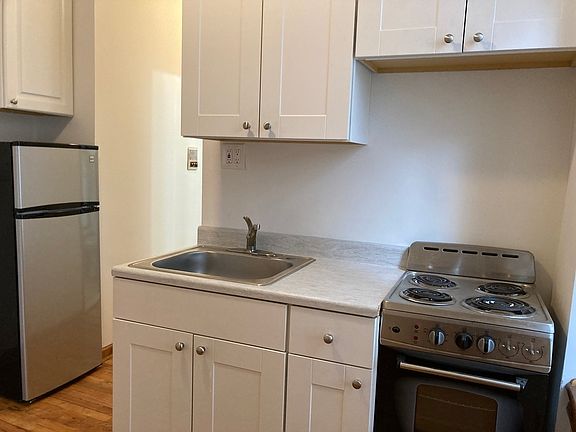 3rd image of 352 E 91st St APT 20