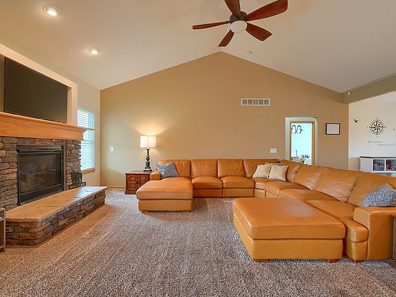 4th image of 367 Hanover Dr