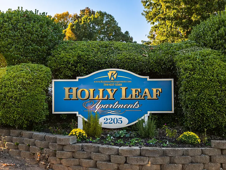 Holly Leaf Apartments — Photo 17
