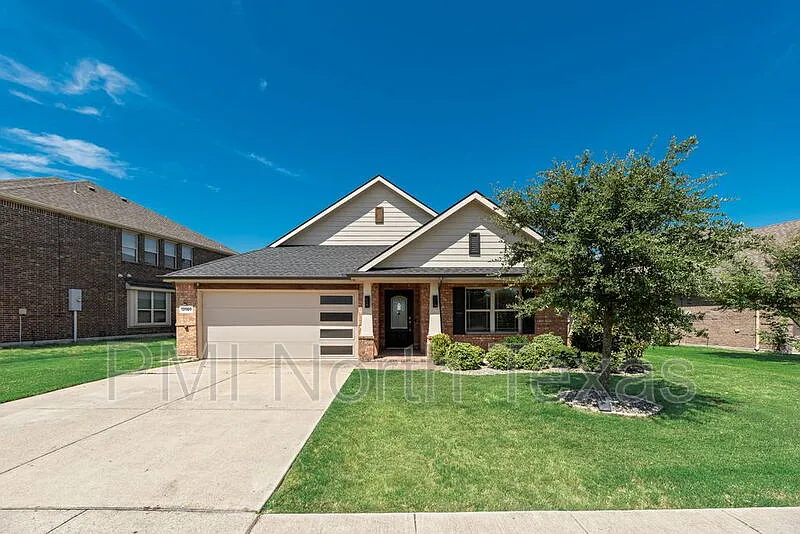 4 bed, 2.5 bath, 2143 sqft, $2,800 — Photo 3