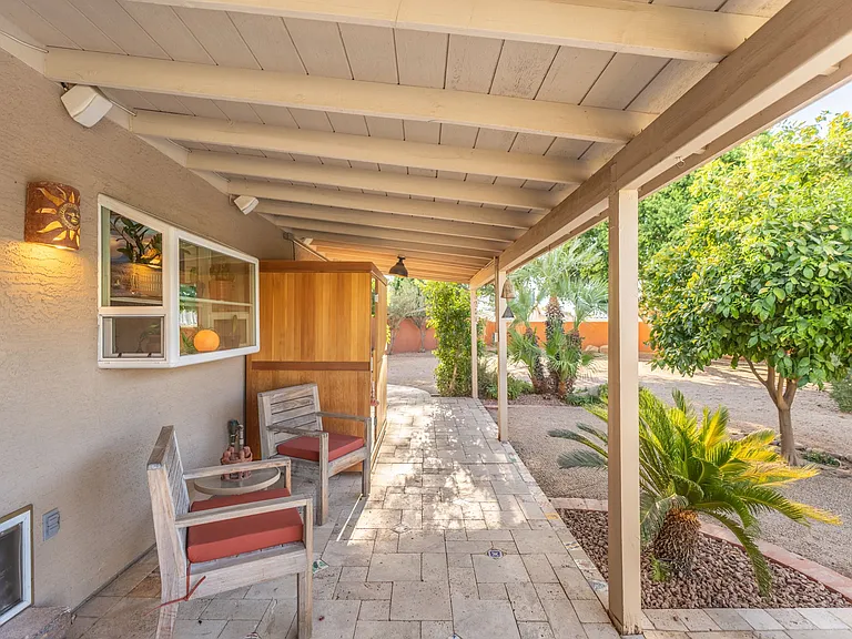 372 W Amoroso Dr — Photo 85