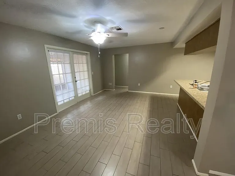 14875 Cromwell Dr — Photo 5