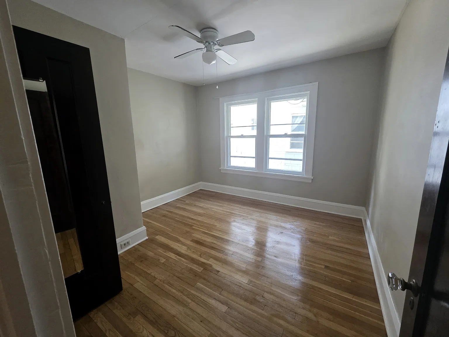 3 bed, $2,000 — Photo 2