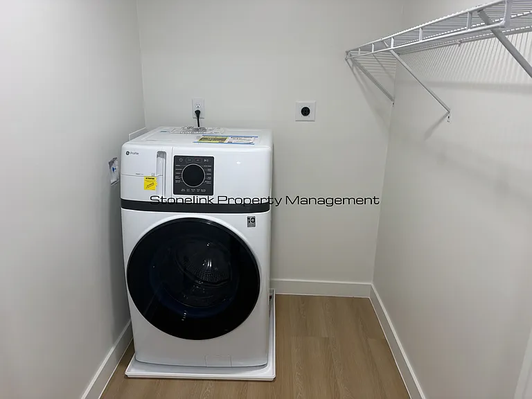 265 Manton Ave — Photo 33