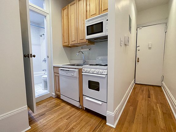 3rd image of 128 W 13th St APT 16