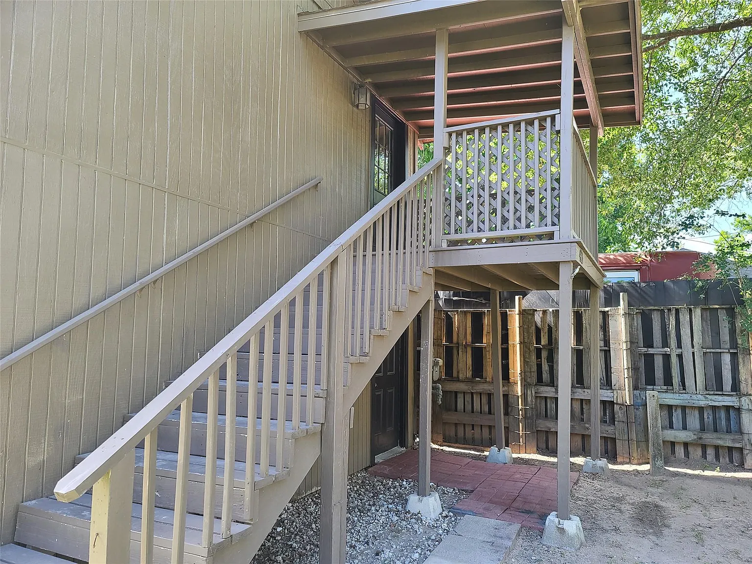 1 bed, 1.0 bath, 324 sqft, $900 — Photo 2