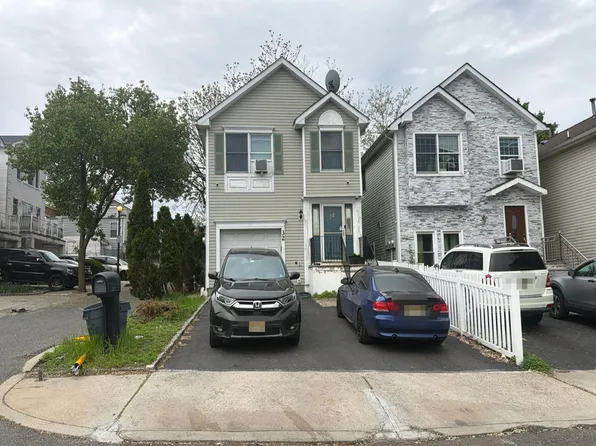 32 Grieco Dr, Jersey City, NJ 07305