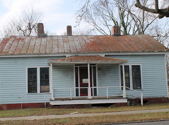 4th image of 403 S John St