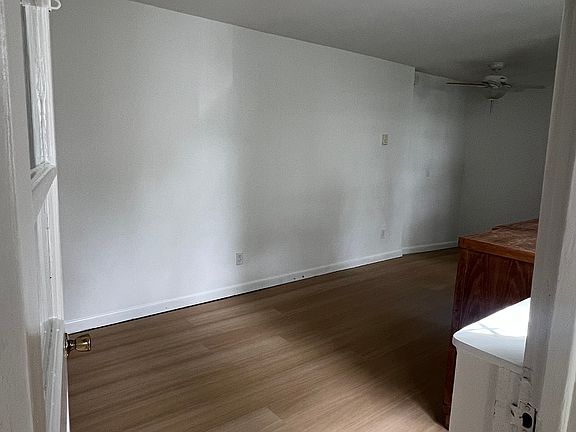 5th image of 51 Meeting House Ln