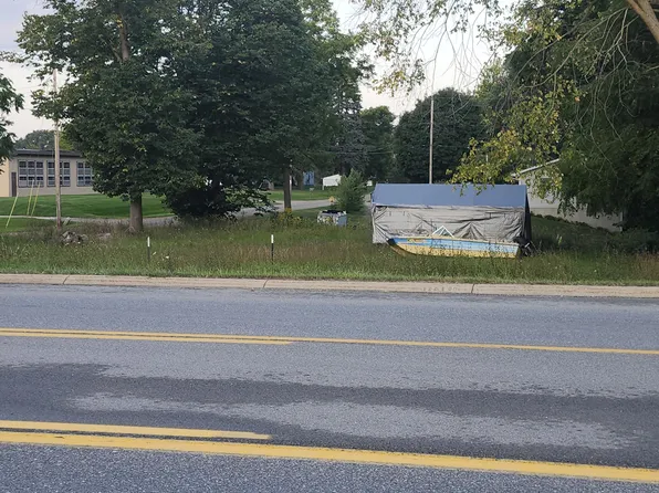 710 Elmwood Dr, Ionia, MI 48846