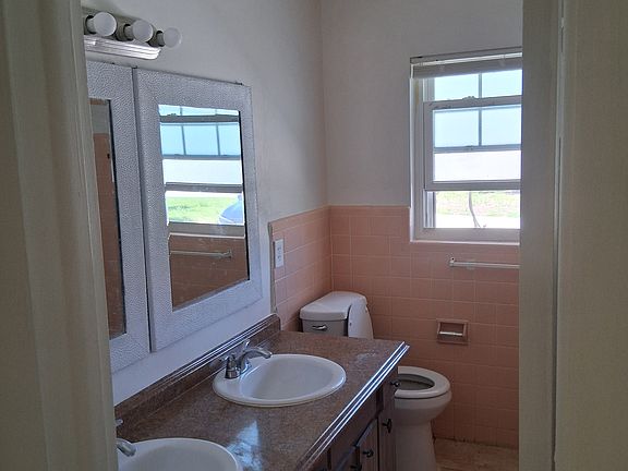 3rd image of 4311 Cortez Way S