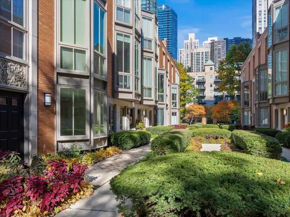 424 E North Water St Unit C, Chicago, IL 60611