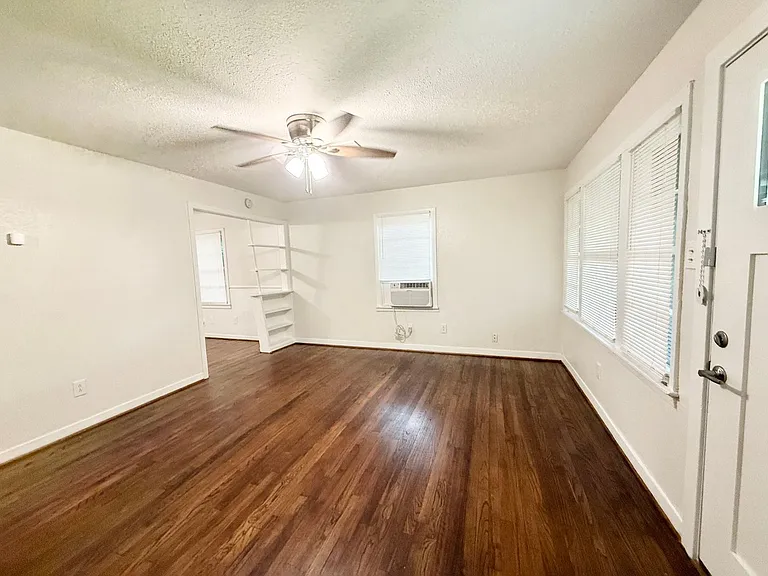 824 S Anderson St — Photo 5