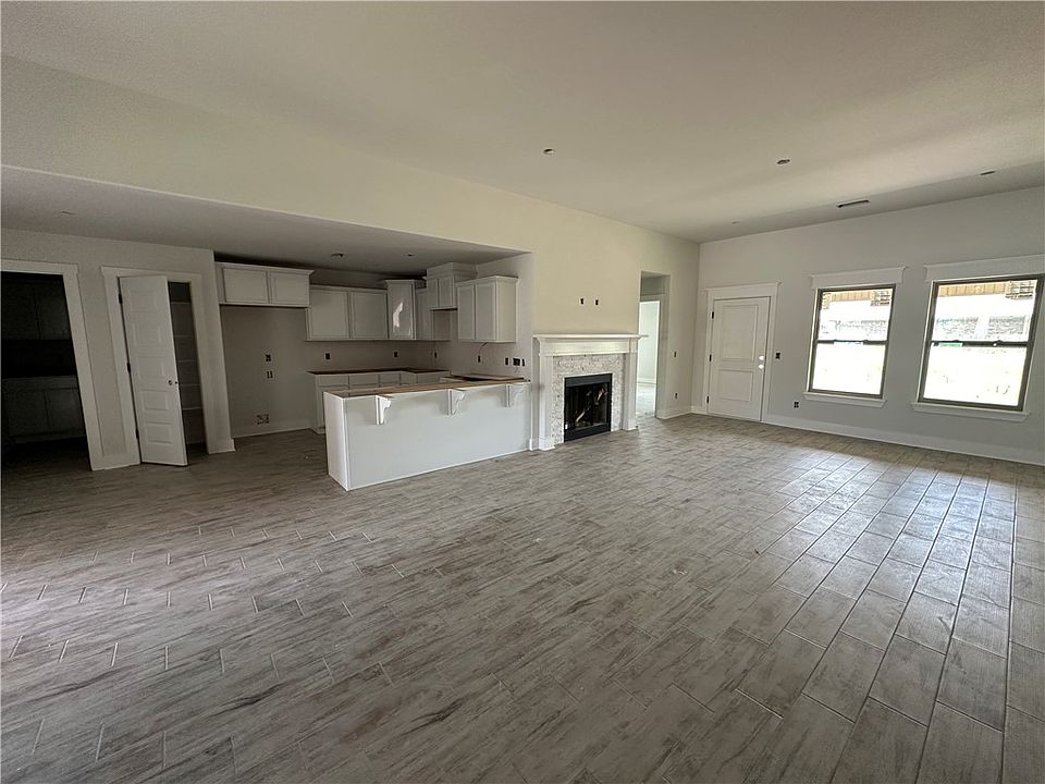 2nd image of 231 Palm St